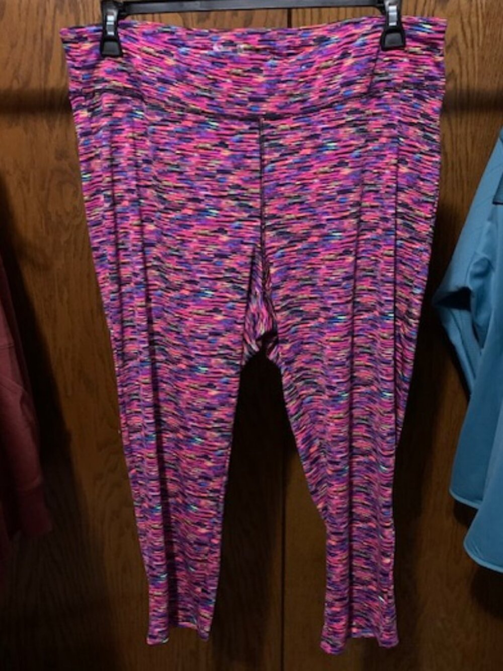 NWOT juniors Flirtitude active capris